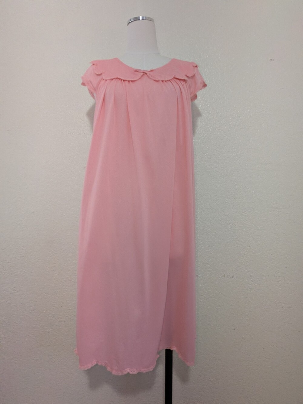 Pink Shadowline Nightgown with Lace Cpollar and Bow Detail Size Small